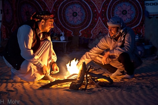 Samy und Reda am Lagerfeuer
